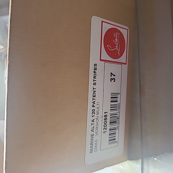 Christian Louboutin - Picture 2 of 8